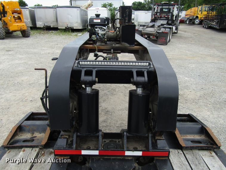 image for item FJ9729 2006 Towmaster lowboy equipment trailer