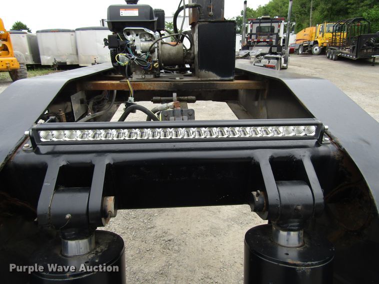 image for item FJ9729 2006 Towmaster lowboy equipment trailer