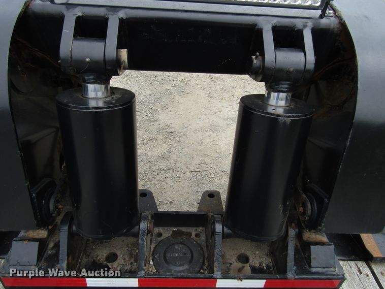 image for item FJ9729 2006 Towmaster lowboy equipment trailer