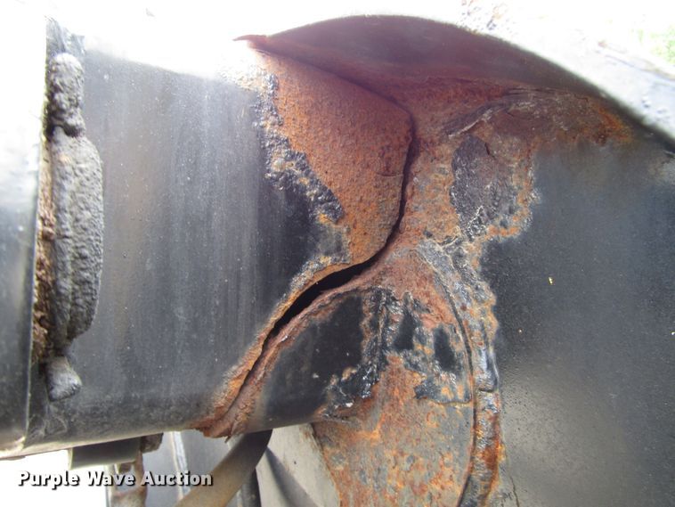 image for item FJ9729 2006 Towmaster lowboy equipment trailer