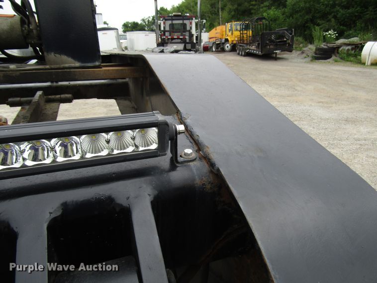 image for item FJ9729 2006 Towmaster lowboy equipment trailer