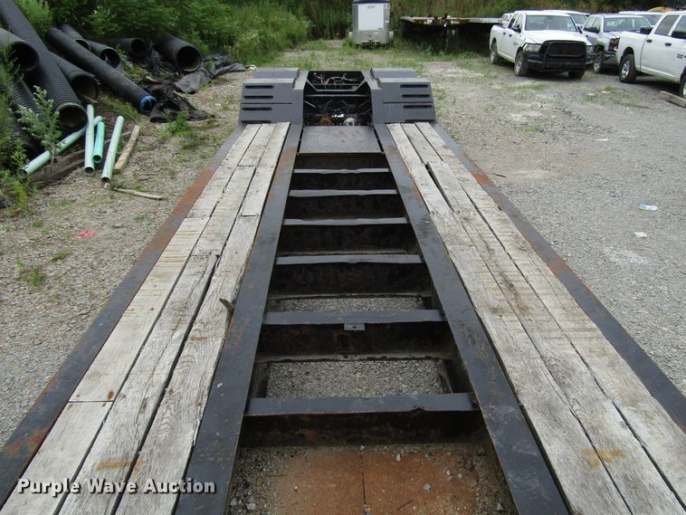 image for item FJ9729 2006 Towmaster lowboy equipment trailer