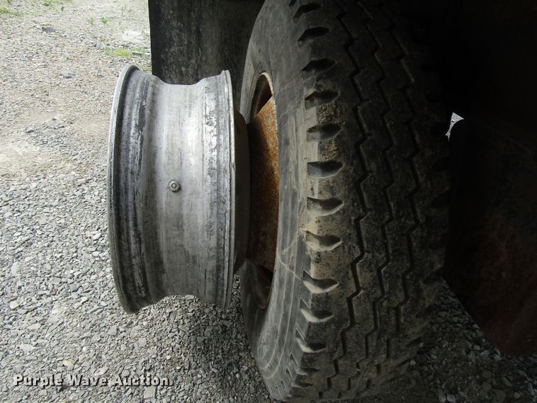 image for item FJ9734 1994 Transcraft Eagle W2 flatbed trailer