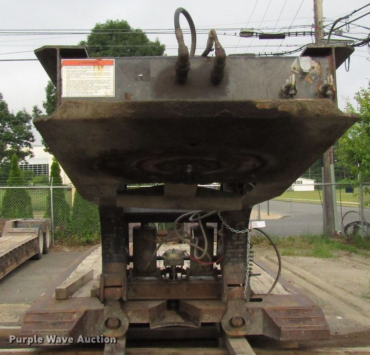 image for item FJ9739 2007 Dynaweld lowboy equipment trailer