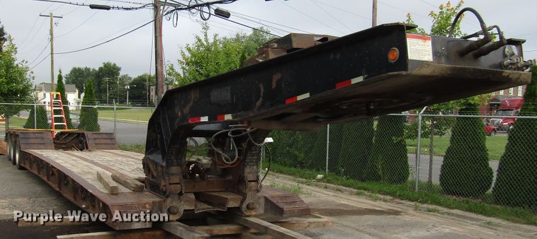 image for item FJ9739 2007 Dynaweld lowboy equipment trailer