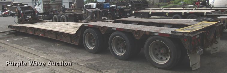 image for item FJ9739 2007 Dynaweld lowboy equipment trailer
