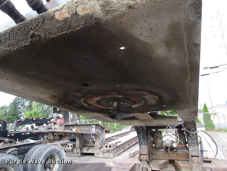 image for item FJ9739 2007 Dynaweld lowboy equipment trailer