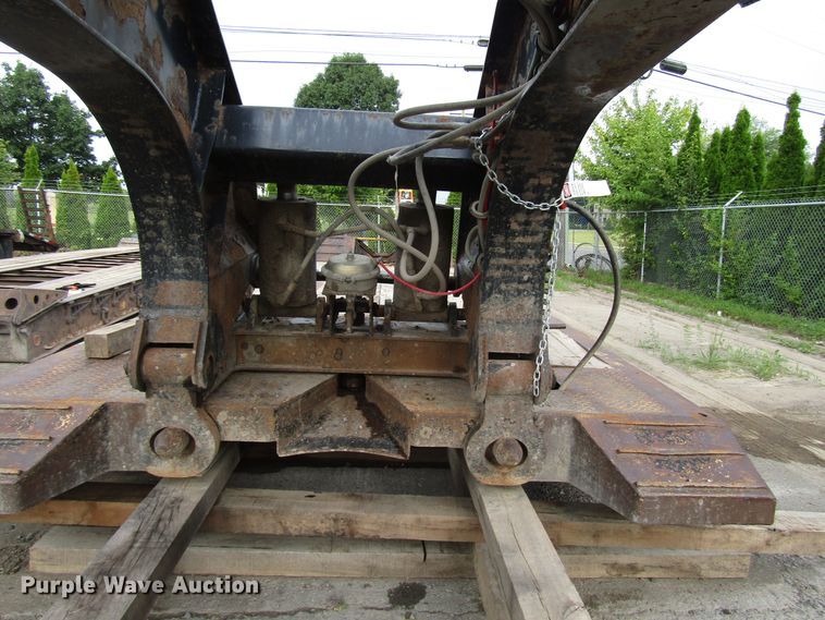 image for item FJ9739 2007 Dynaweld lowboy equipment trailer