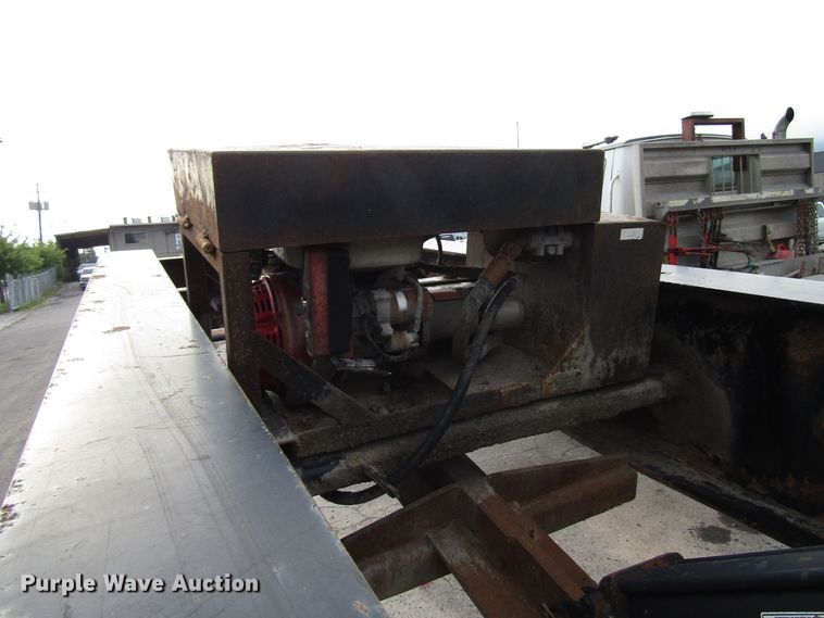 image for item FJ9739 2007 Dynaweld lowboy equipment trailer