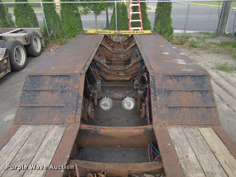 image for item FJ9739 2007 Dynaweld lowboy equipment trailer