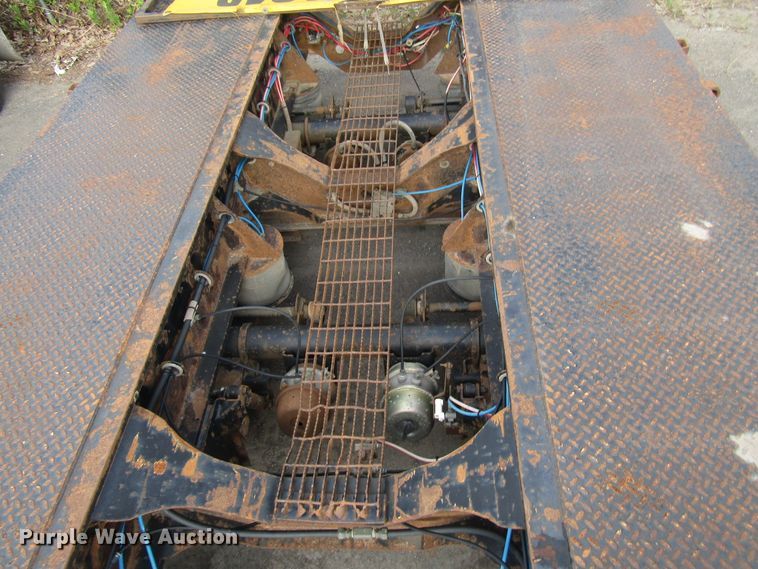 image for item FJ9739 2007 Dynaweld lowboy equipment trailer