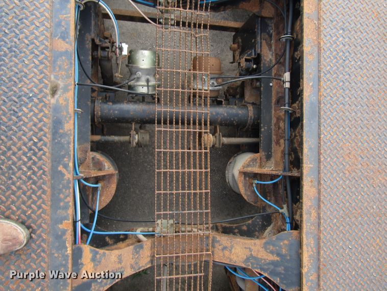 image for item FJ9739 2007 Dynaweld lowboy equipment trailer