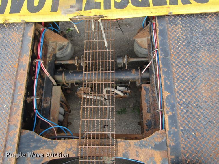 image for item FJ9739 2007 Dynaweld lowboy equipment trailer