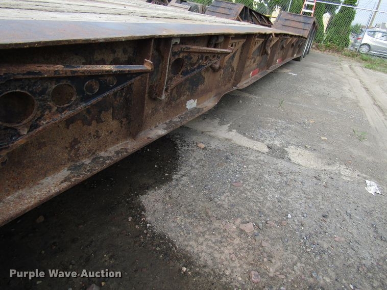 image for item FJ9739 2007 Dynaweld lowboy equipment trailer