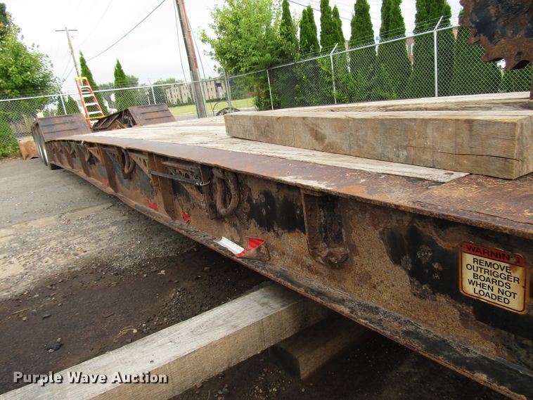 image for item FJ9739 2007 Dynaweld lowboy equipment trailer