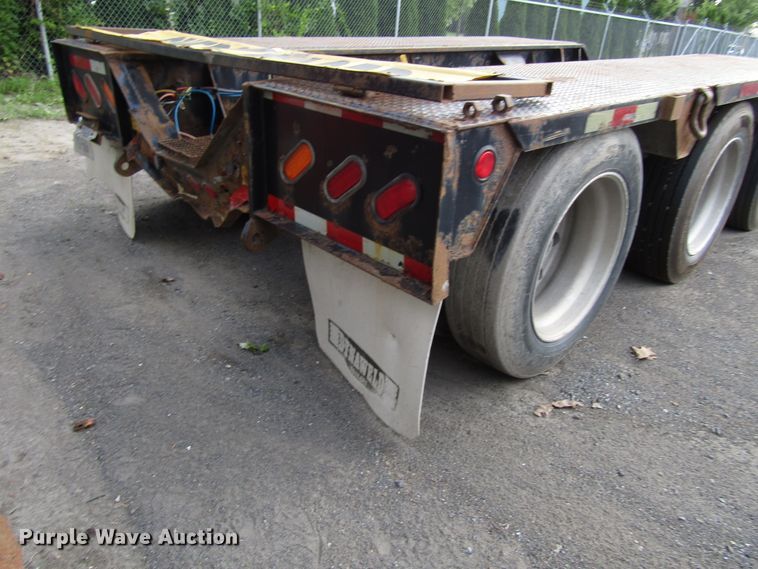image for item FJ9739 2007 Dynaweld lowboy equipment trailer