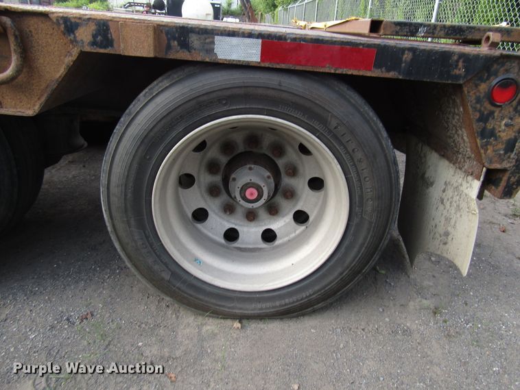 image for item FJ9739 2007 Dynaweld lowboy equipment trailer