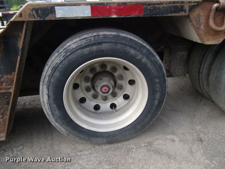 image for item FJ9739 2007 Dynaweld lowboy equipment trailer