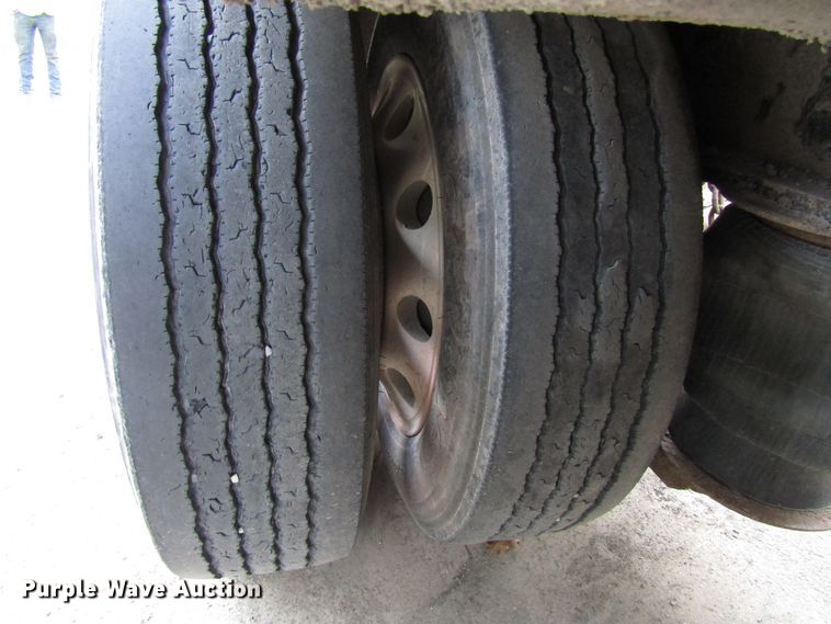 image for item FJ9739 2007 Dynaweld lowboy equipment trailer