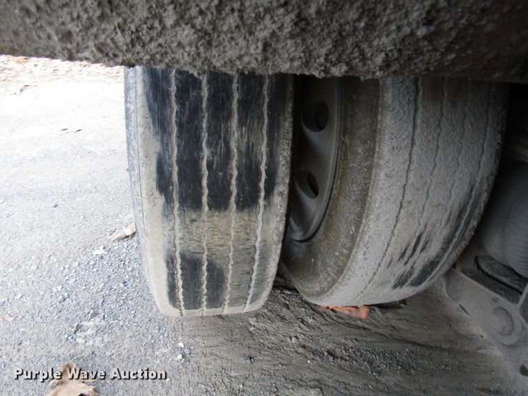 image for item FJ9739 2007 Dynaweld lowboy equipment trailer