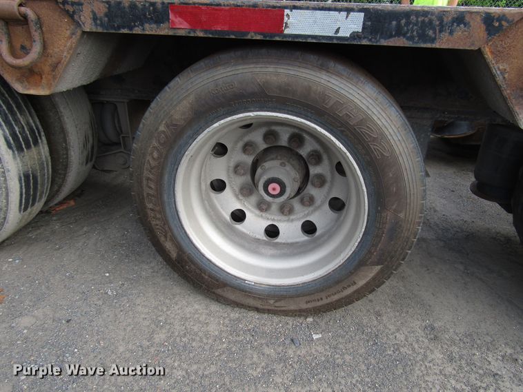 image for item FJ9739 2007 Dynaweld lowboy equipment trailer