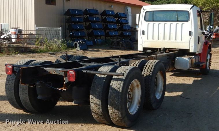 image for item FU9426 2005 Freightliner Business Class M2 truck chassis