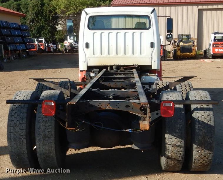 image for item FU9426 2005 Freightliner Business Class M2 truck chassis