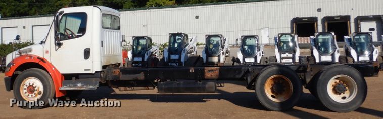 image for item FU9426 2005 Freightliner Business Class M2 truck chassis