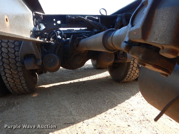 image for item FU9426 2005 Freightliner Business Class M2 truck chassis