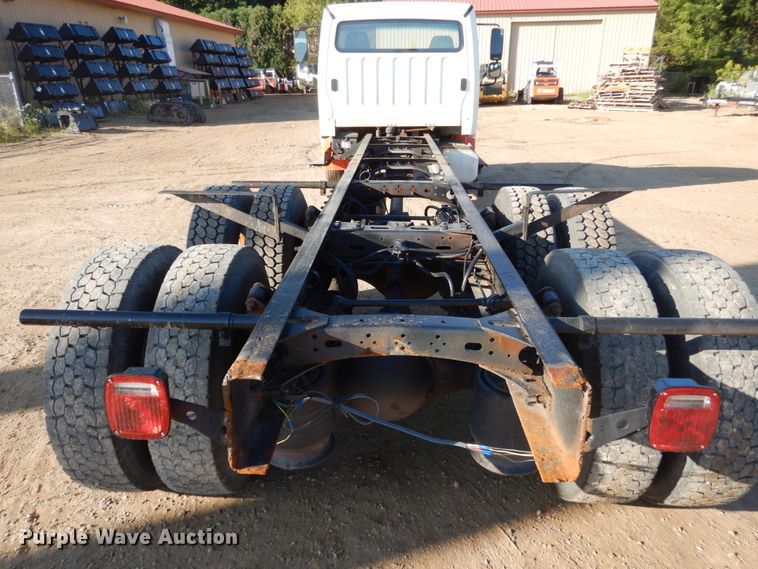 image for item FU9426 2005 Freightliner Business Class M2 truck chassis