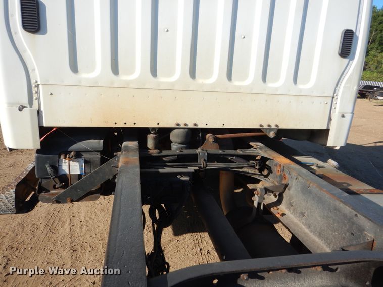 image for item FU9426 2005 Freightliner Business Class M2 truck chassis