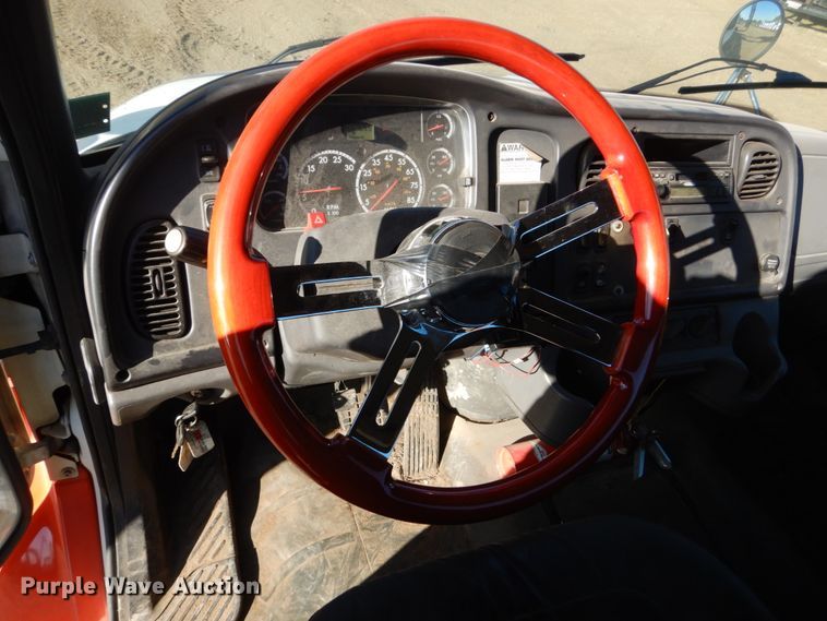 image for item FU9426 2005 Freightliner Business Class M2 truck chassis