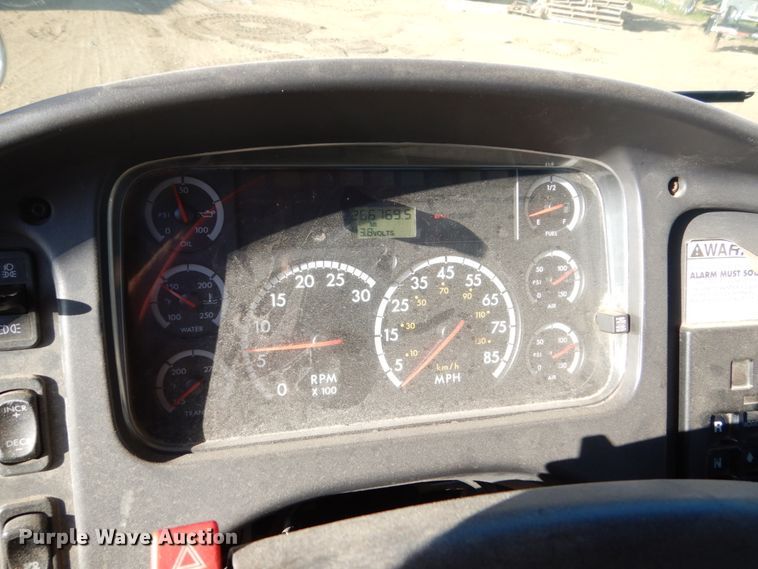 image for item FU9426 2005 Freightliner Business Class M2 truck chassis