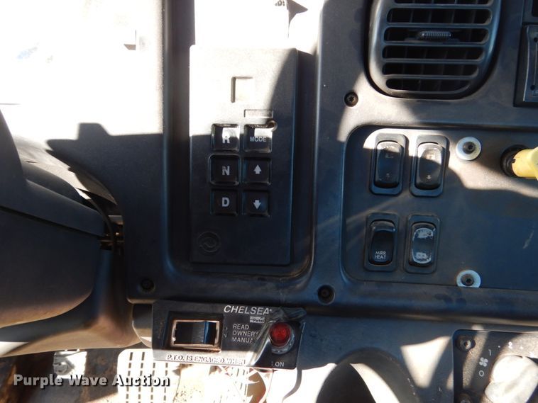 image for item FU9426 2005 Freightliner Business Class M2 truck chassis