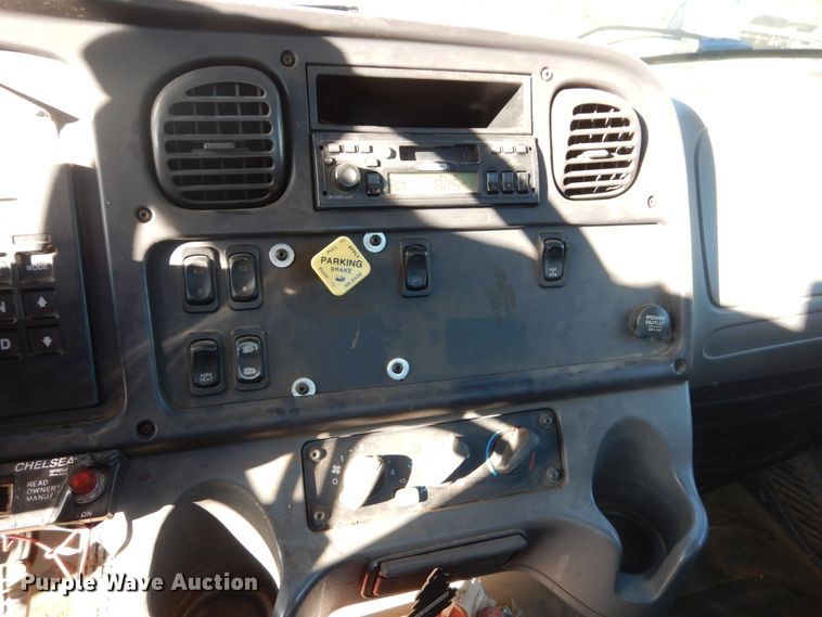 image for item FU9426 2005 Freightliner Business Class M2 truck chassis