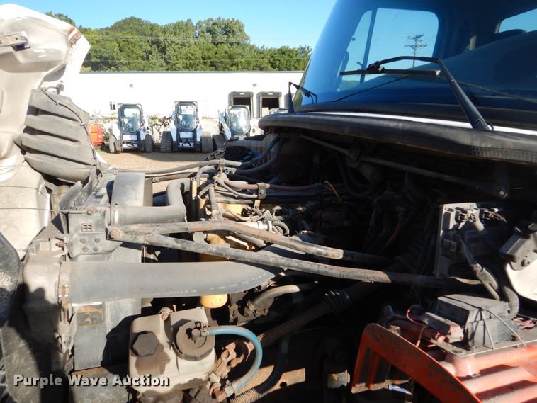 image for item FU9426 2005 Freightliner Business Class M2 truck chassis