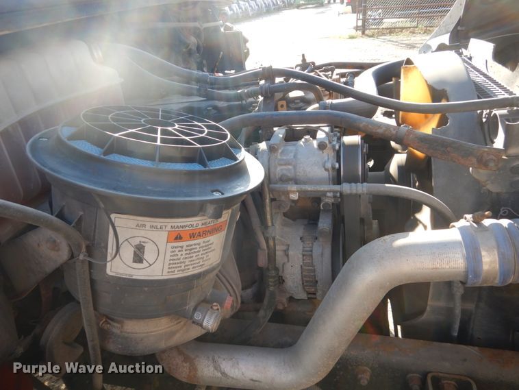 image for item FU9426 2005 Freightliner Business Class M2 truck chassis