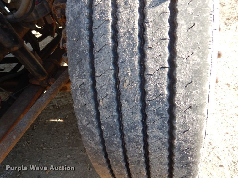 image for item FU9426 2005 Freightliner Business Class M2 truck chassis