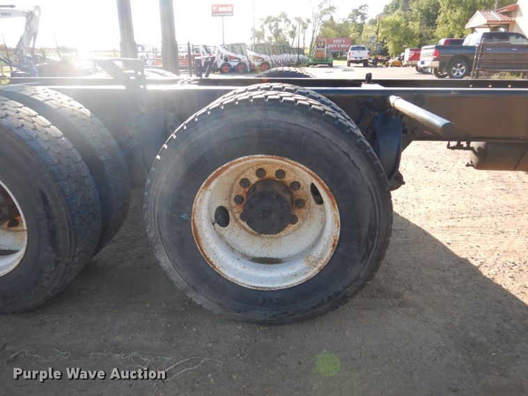 image for item FU9426 2005 Freightliner Business Class M2 truck chassis