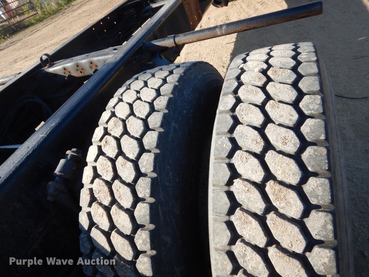 image for item FU9426 2005 Freightliner Business Class M2 truck chassis