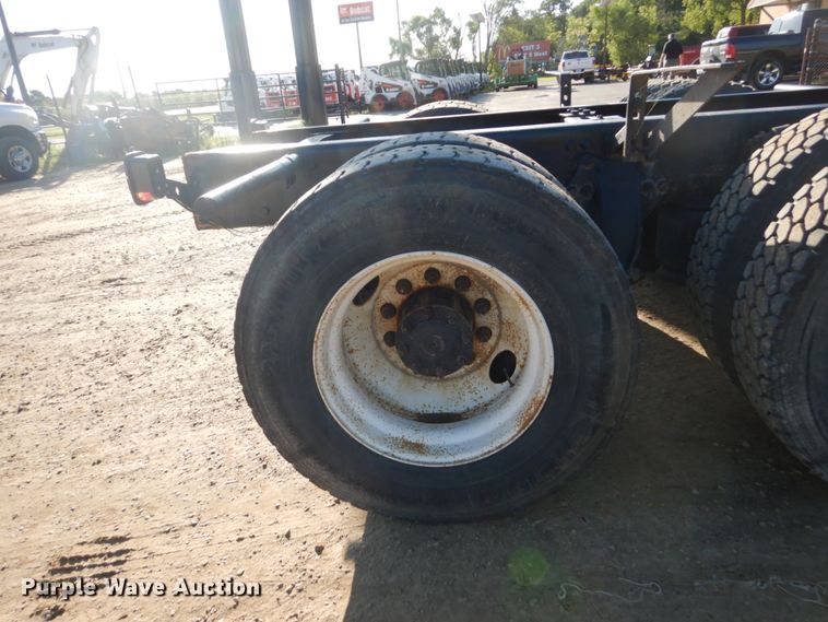 image for item FU9426 2005 Freightliner Business Class M2 truck chassis