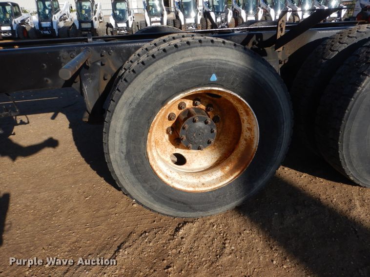 image for item FU9426 2005 Freightliner Business Class M2 truck chassis