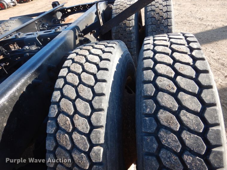 image for item FU9426 2005 Freightliner Business Class M2 truck chassis