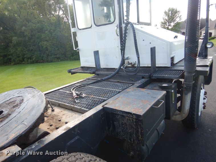 image for item FU9504 1989 Magnum yard truck