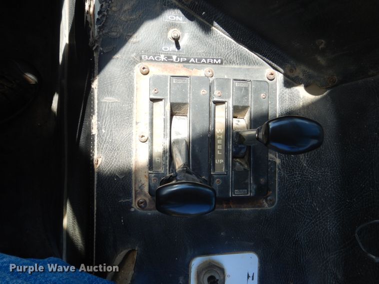 image for item FU9504 1989 Magnum yard truck