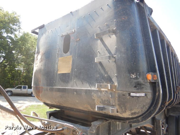 image for item GH9548 1986 Fruehauf LDX-F2-22-7DB5-24 end dump trailer