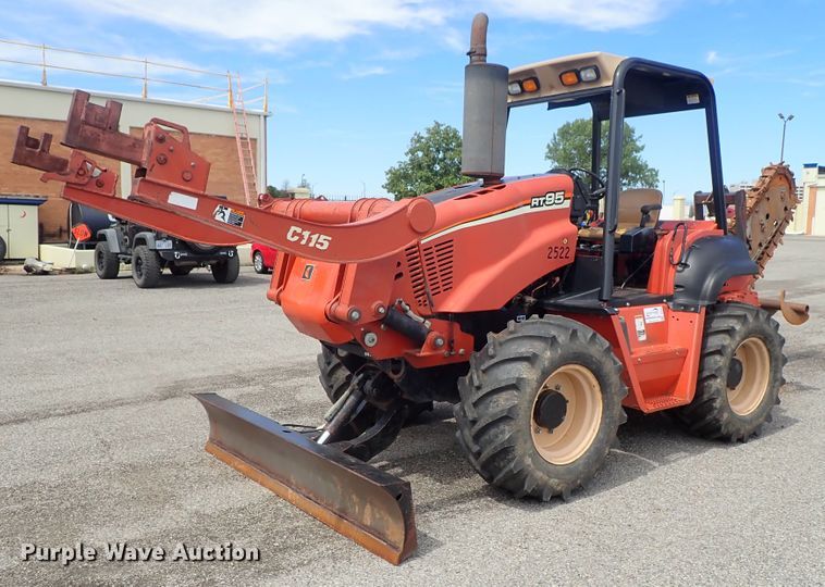 image for item DE1040 2007 Ditch Witch RT95 trencher
