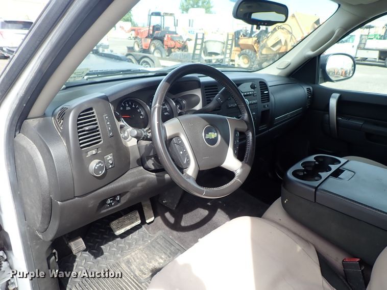 image for item DE1042 2012 Chevrolet Silverado 1500 Crew Cab pickup truck