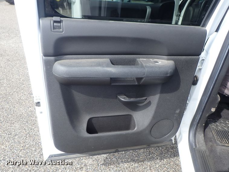 image for item DE1042 2012 Chevrolet Silverado 1500 Crew Cab pickup truck