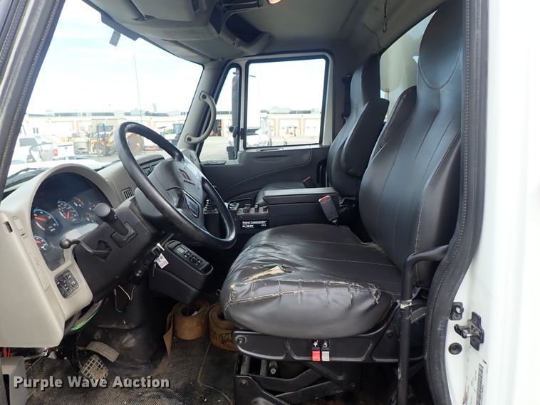 image for item DE1043 2010 International WorkStar 7500 dump truck